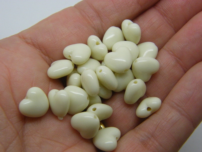 100 Heart beads creamy white acrylic  BB520