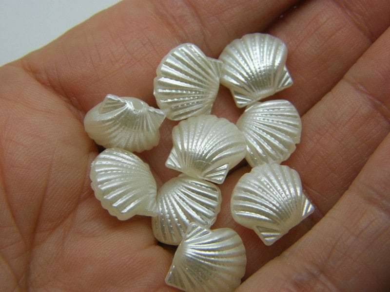 100 Shell scallop beads silvery golden pearl acrylic AB795