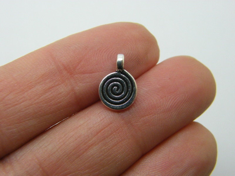 16 Spiral pattern charms antique silver tone M109