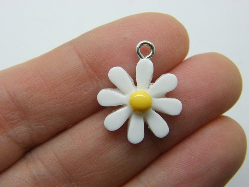 6 Flower daisy charms white and yellow resin F155