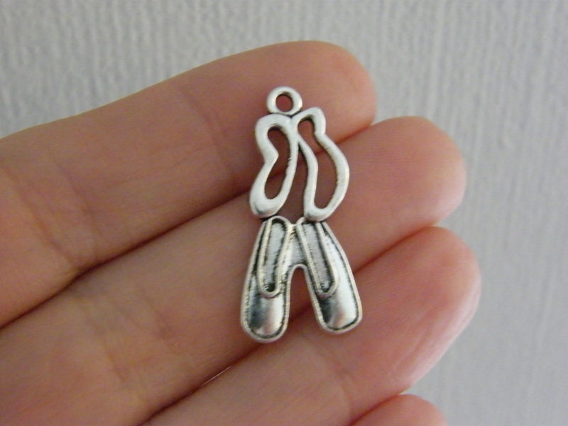 8 Pair of ballet slippers charms antique silver tone FB39