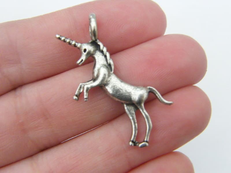 8 Unicorn charms antique silver tone A604