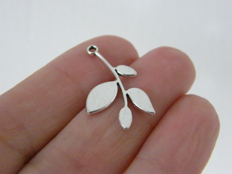 8 Leaf leaves charms antique silver tone L119