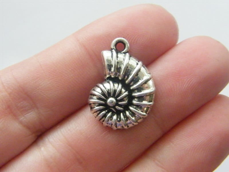 6 Shell charms antique silver tone FF150