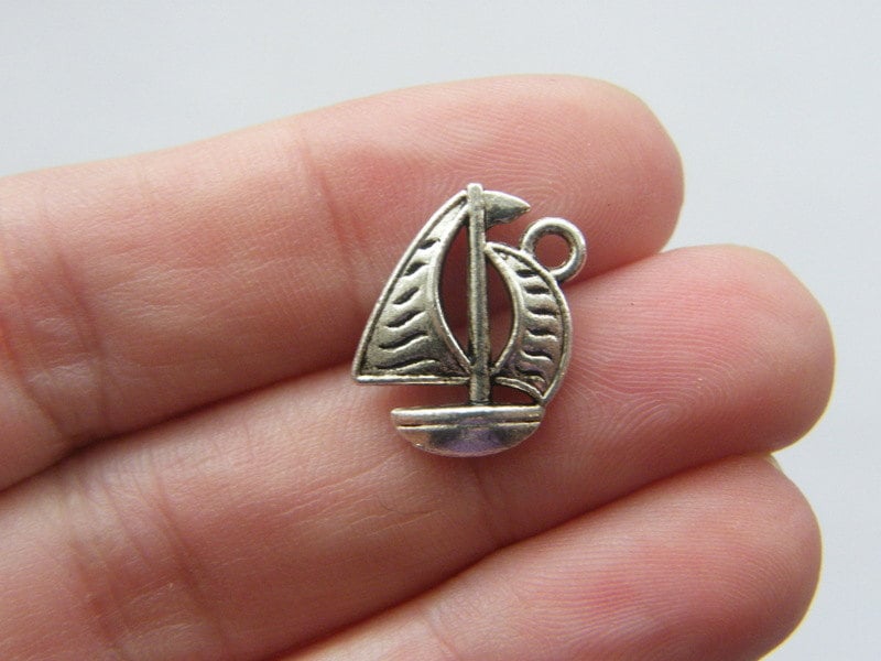 8 Boat charms antique silver tone TT57
