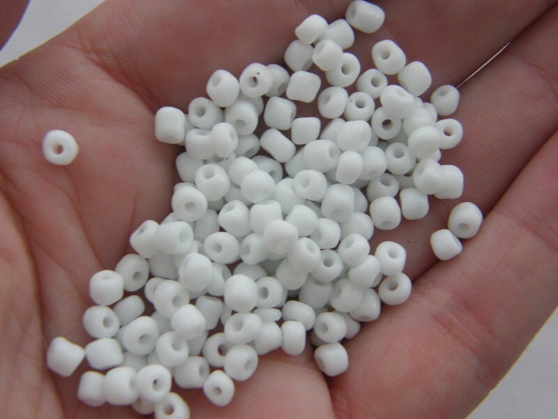 400  White glass seed beads SB41