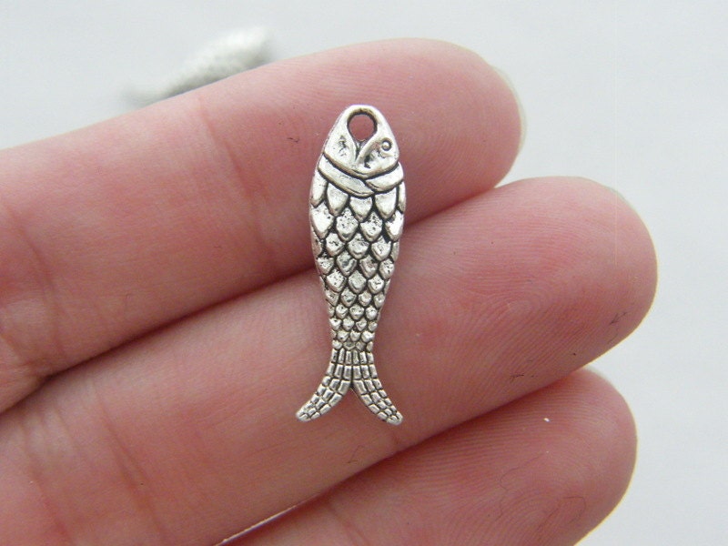 8 Fish charms antique silver tone FF30