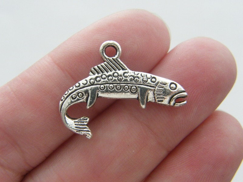 6 Fish charms antique silver tone FF27