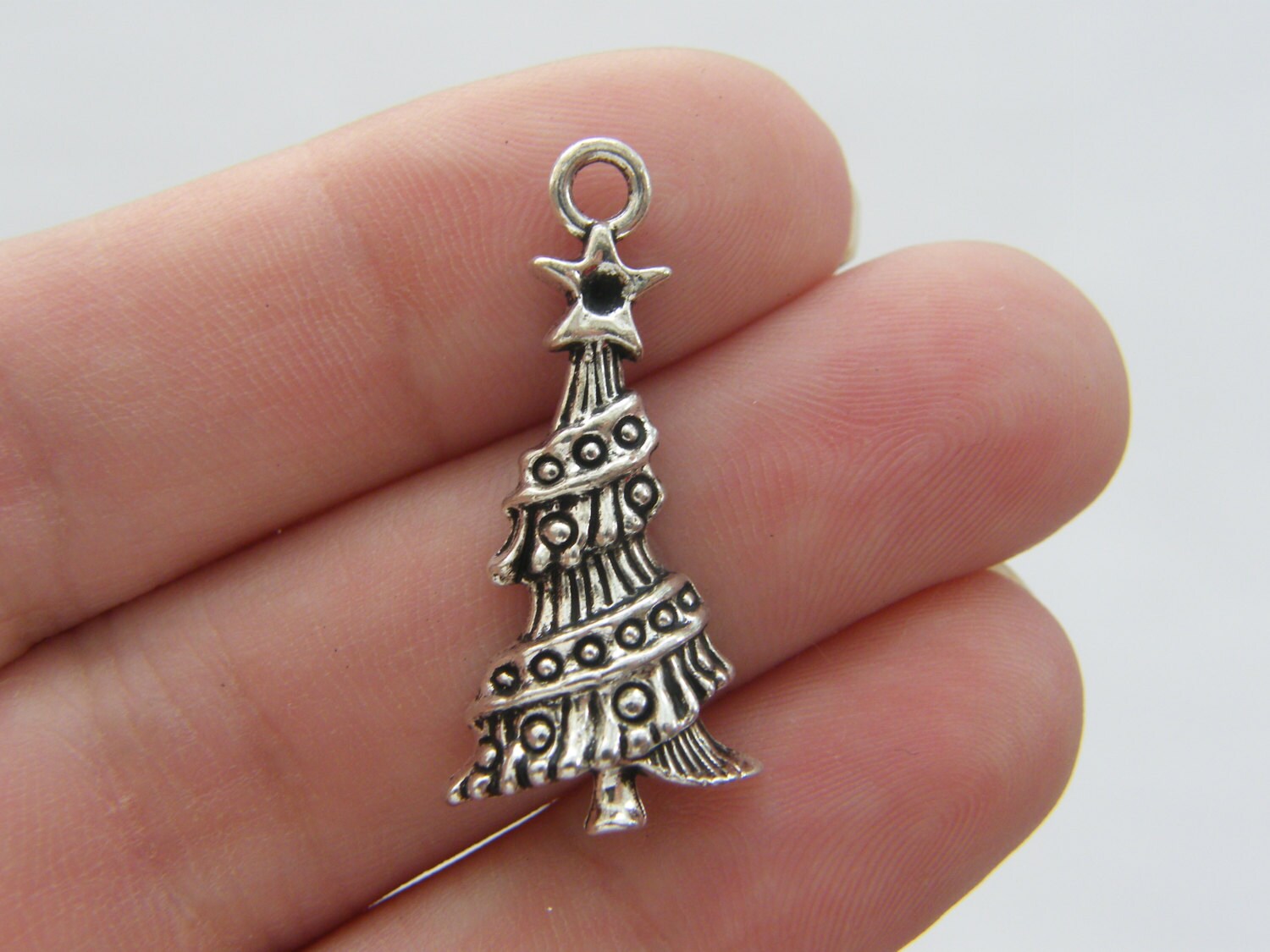 8 Christmas tree charms antique silver tone CT13