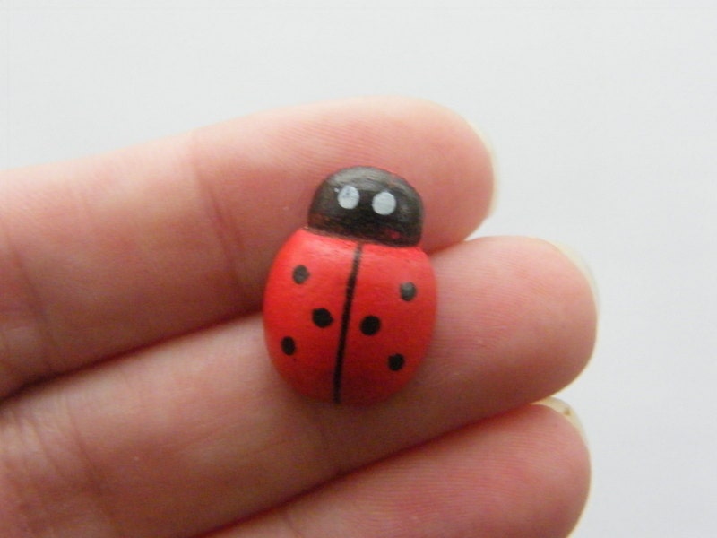 25 Large wooden ladybugs 19 x 13mm A658