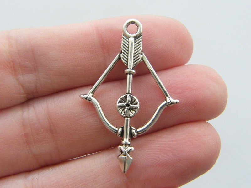 8 Bow and arrow crossbow pendants antique silver tone G21