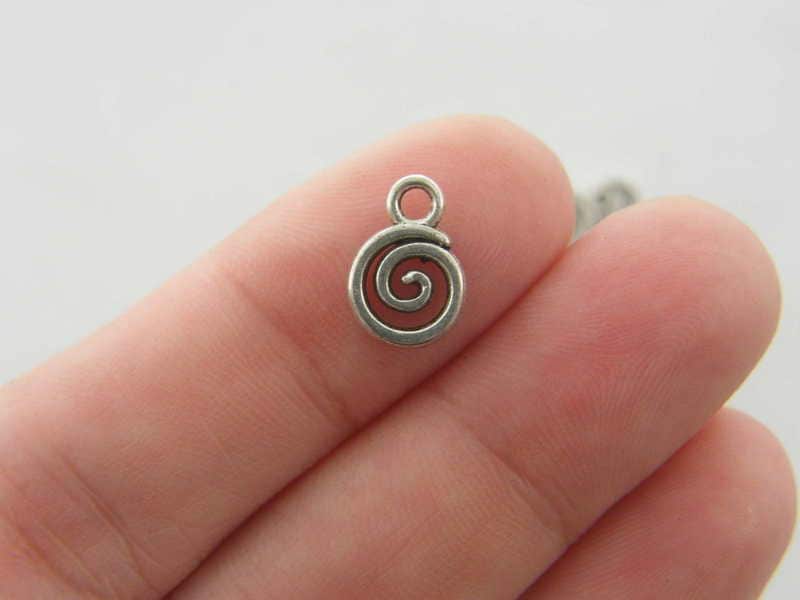 18 Spiral pattern charms antique silver tone M70