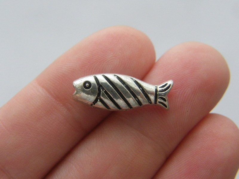 8 Fish spacer beads antique silver tone FF4