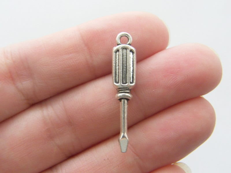 6 Screwdriver tool charms antique silver tone P557