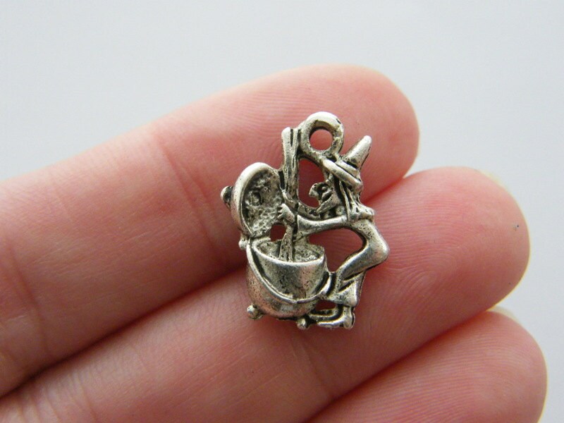 8 Witch charms antique silver tone HC166
