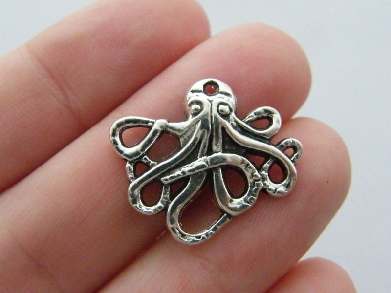 8 Octopus charms antique silver tone FF117
