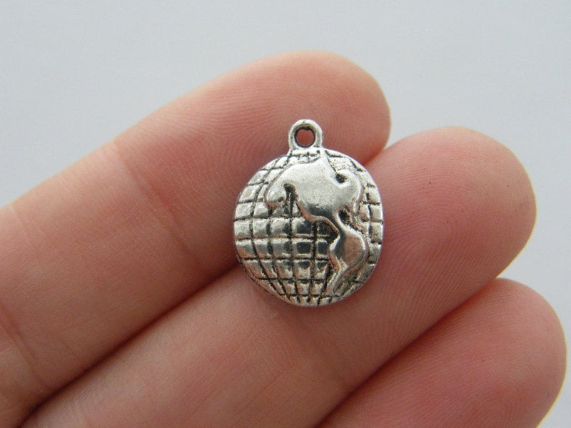 10 Globe charms antique silver tone WT4