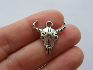 20 Cattle longhorn pendants antique silver tone A424