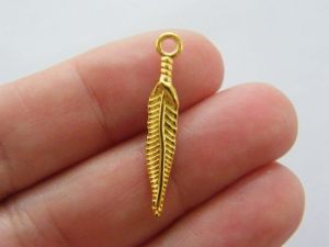 16 Feather charms gold tone B133