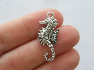 6 Seahorse charms antique silver tone FF300