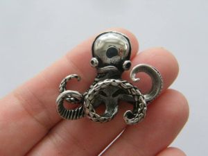 1 Octopus pendant antique silver tone stainless steel FF373