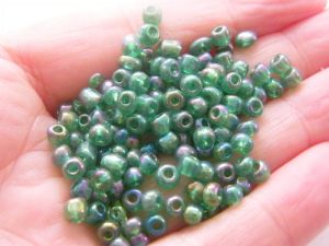 400  Green glass AB seed beads SB082