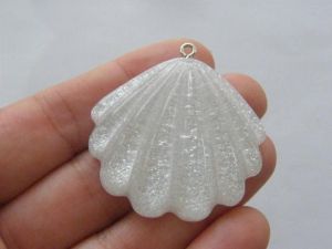 2 Shell scallop white resin pendants FF399