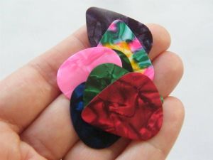 10 Guitar picks plastic assorted colours MN12