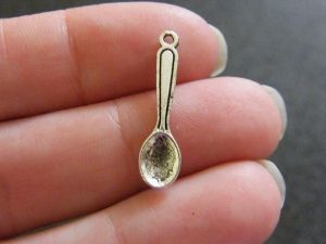 16 Spoon charms antique silver tone FD84
