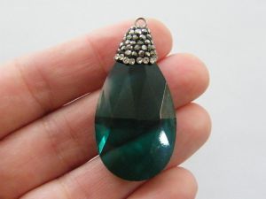 1  Emerald green faceted glass pendant rhinestone  silver tone M566