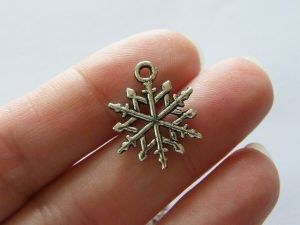 8 Snowflake Christmas charms tibetan silver SF12