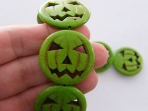 13 Green pumpkin jack o lantern 30mm Halloween beads SK33