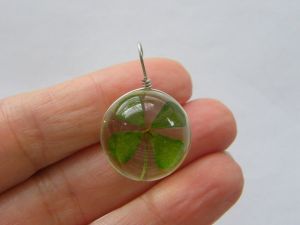 1 Four leaf clover glass pendant silver tone L255