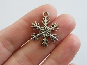 6 Snowflake  charms antique silver tone SF18