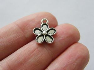 10 Flower charms antique silver tone F366