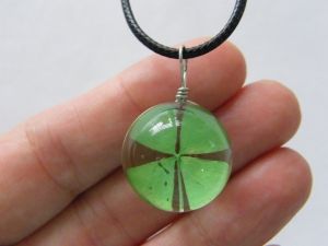 1 Four leaf clover glass pendant necklace NB7