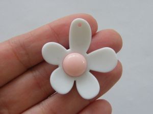 4 Flower pendants white and pink resin F544