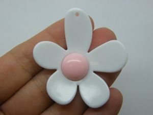 4 Flower pendants white pink resin F29