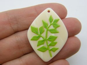 6 Leaf leaves pendants beige green resin L62