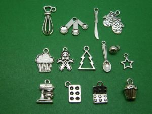 The Christmas baking collection - 14 different antique silver tone charms