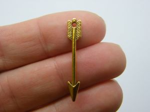 10 Arrow pendants antique gold tone G26
