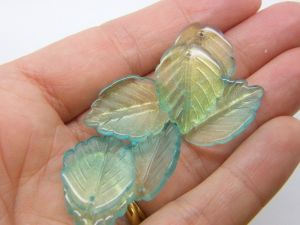 10 Leaf pendants green glitter dust glass L210