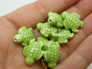 8 Turtle beads green porcelain FF116