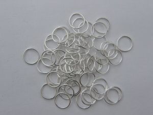 100 Jump rings 8mm silver plated FS28