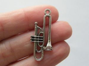 8 Trumpet charms antique silver tone MN74
