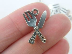 8 Knife and fork cutlery charms antique silver tone FD486