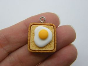 4 Egg on toast charms resin FD483