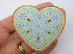 2 Stunningly large heart flower pattern pendants acrylic H