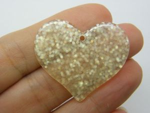 8 Heart glittery white resin pendants H218