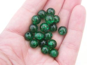 100 Green crackle glass beads B115
